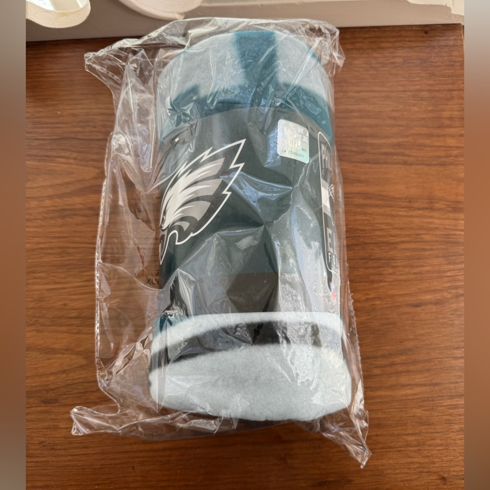 NFL Philadelphia Eagles Plush Throw Blanket - Dark Green & White 50”x60”